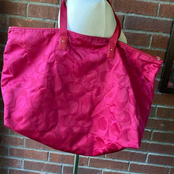 Authentic Coach Large Pink Duffle Bag | Travel Bag | Coach| - Picture 3 of 13